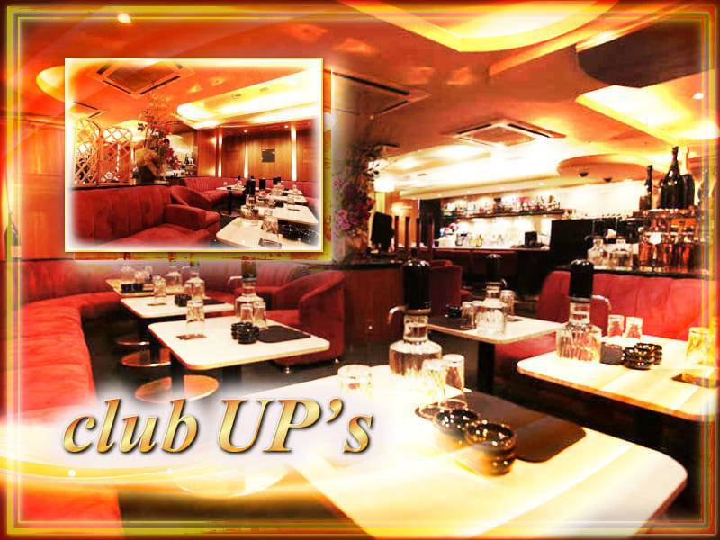 club UP's
白いテーブルに赤を基調とした店内