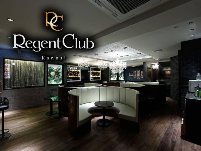 Regent ClubKannai丸いソファが置かれたお洒落なボックス席